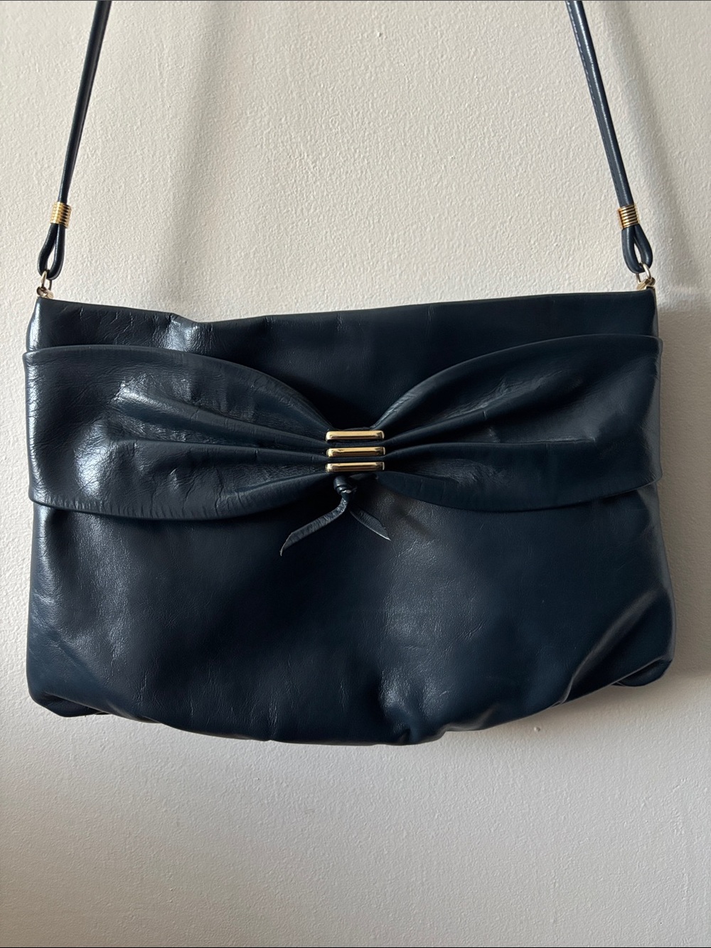 Vintage Classic Navy Leather Bow-Accent Shoulder Bag